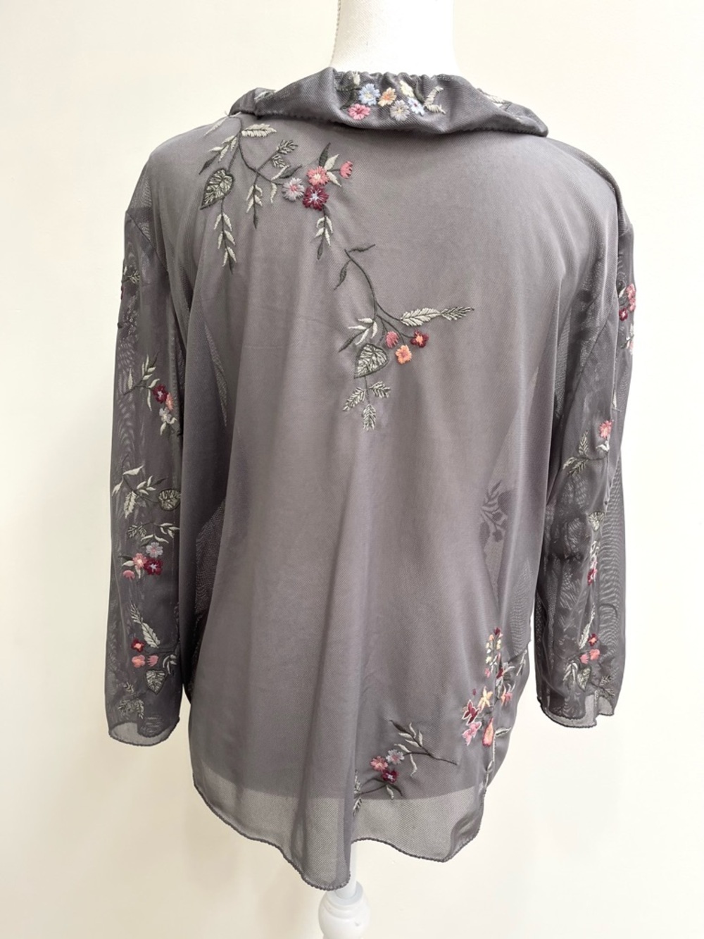 Vintage Y2K J.Jill Gray Mesh Floral Embroidered Ruffle Tie Front Top Topper XL - Picture 6 of 10